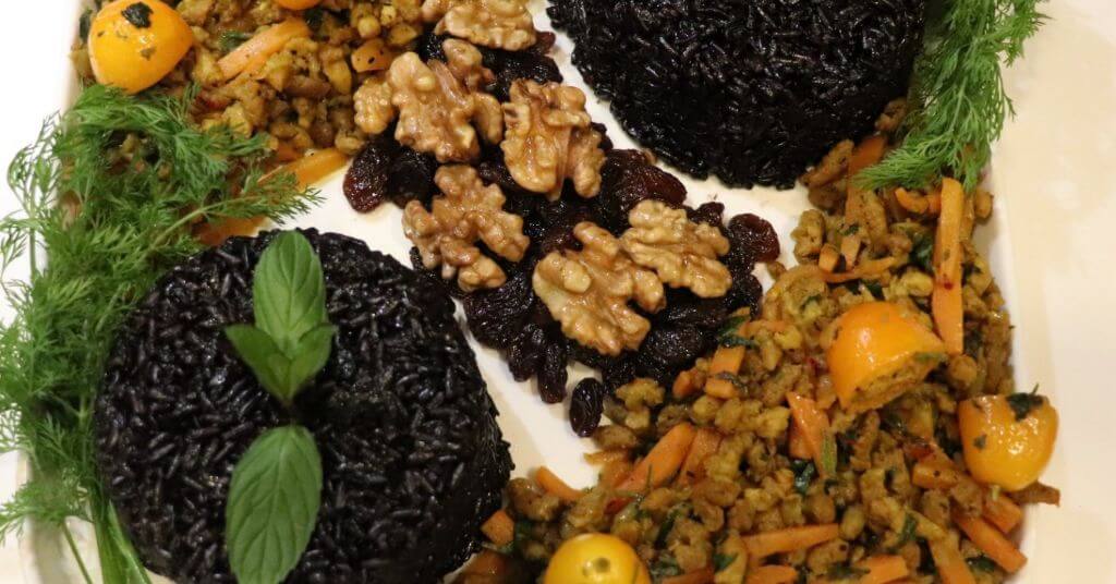 Experience the ultimate fusion of taste and health with this vegan black rice pilaf recipe featuring carrots and aromatic spices. Try it today!