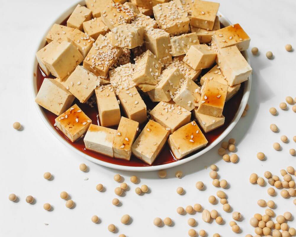 Delicious homemade soy tofu: a simple and quick recipe for protein-packed goodness.