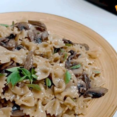 Experience the pure comfort with our Creamy Vegan Mushroom and Veggie Alfredo Pasta! This easy recipe will satisfy your cravings with its creamy goodness. Add your favorite veggies and herbs for an extra burst of flavor. Try it today and fall in love with plant-based comfort food!