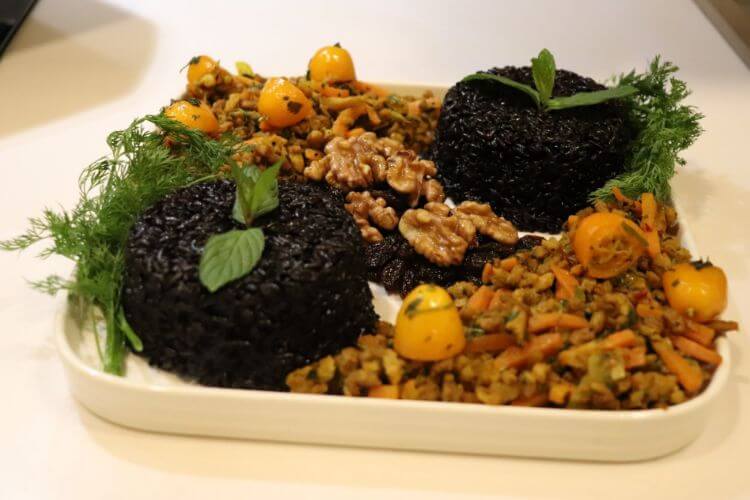 Indulge in a Healthy Vegan Delight: Black Rice Pilaf with Carrots and Spices