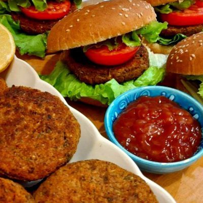 Delicious Vegan Recipe: Quinoa and Red Bean Burger