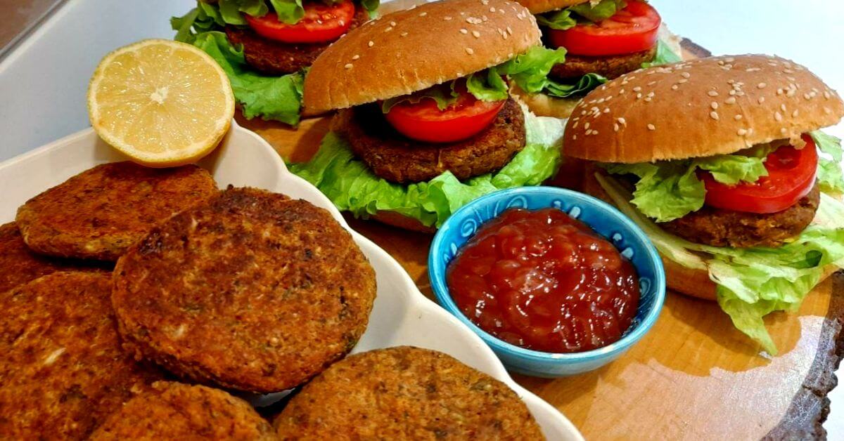 Delicious Vegan Recipe: Quinoa and Red Bean Burger