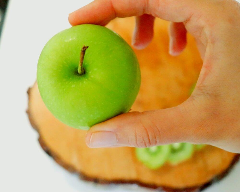 I cut a green apple in half